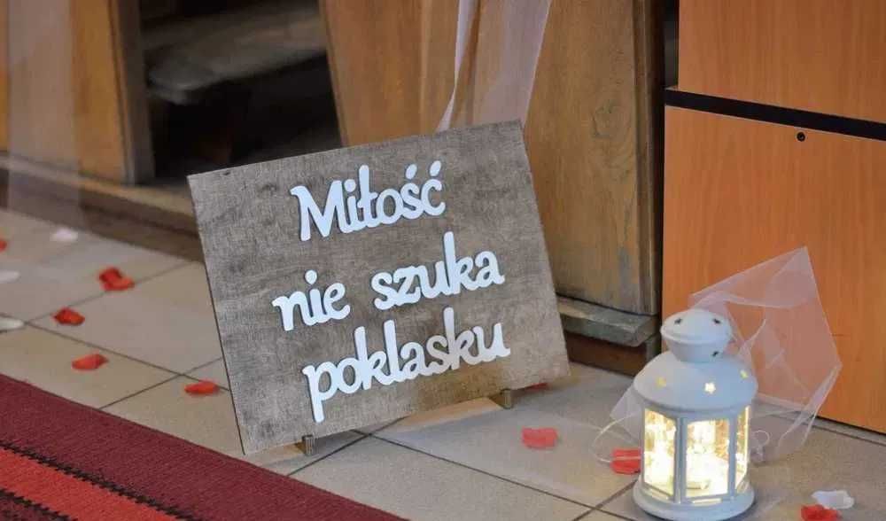 Tabliczki Hymn Miłości na Wesele jak Suknia Ślubna Kwiaty Dekoracje