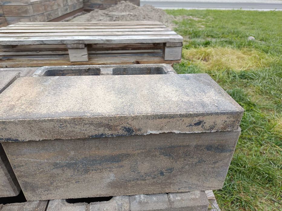 Bloczek ogrodzeniowy