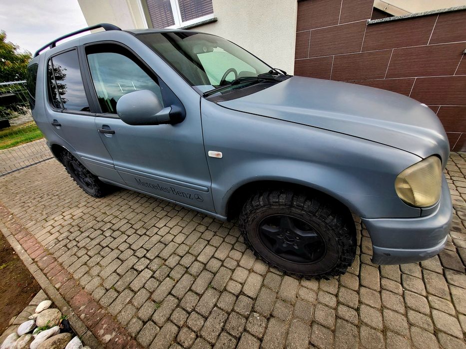Mercedes ml odpala jezdzi