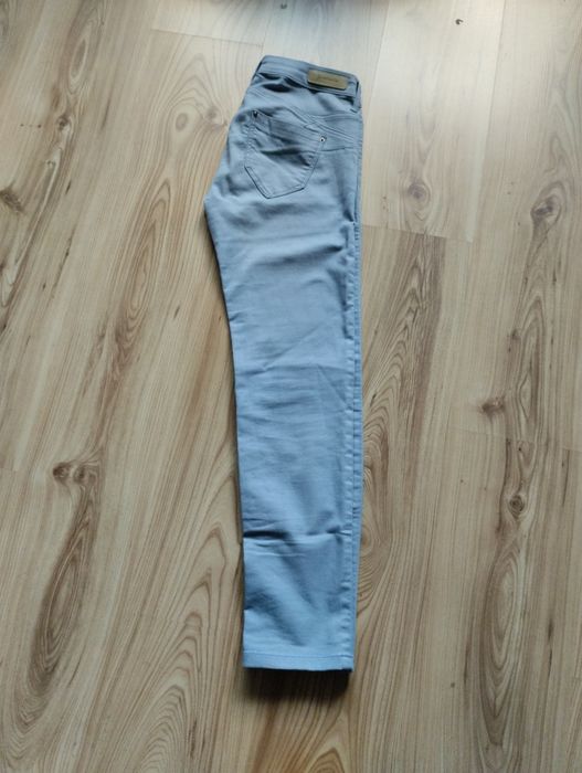 Jeansy damskie jasnoniebieski 36