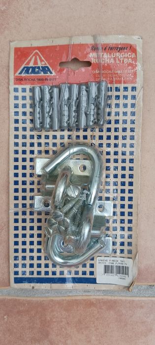 Dupla de ganchos para pendurar redes. buchas e parafusos incluídos.