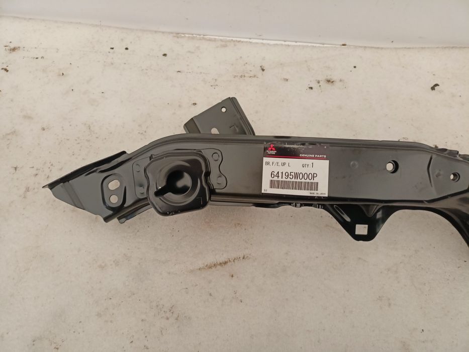Mitsubishi Eclipse Cross Lift FL 21-24 lewy wspornik okluar lampy pasa