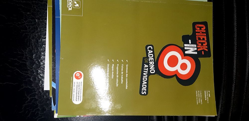 Cadernos de exercicios do 7 e 8 ano.