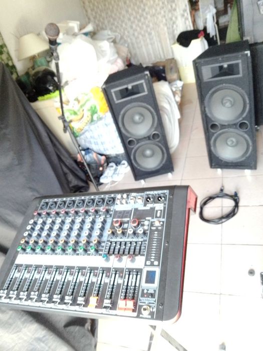 PA completo, pechincha!Mesa amplificada Power Dynami 2 colunas V-sound