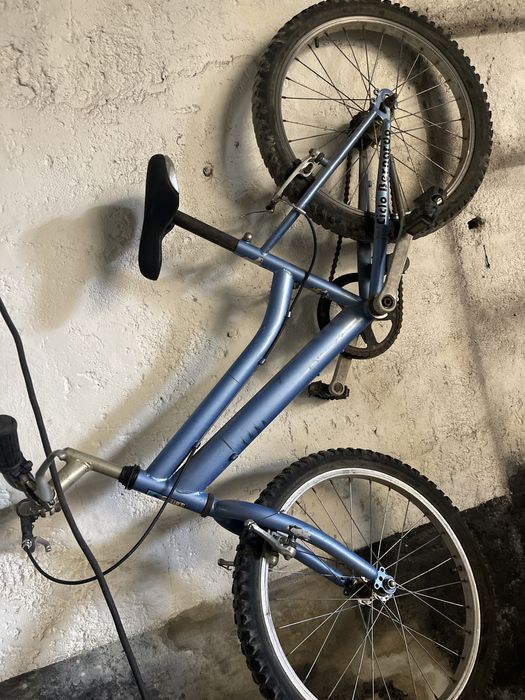 Bicicleta  azul criança