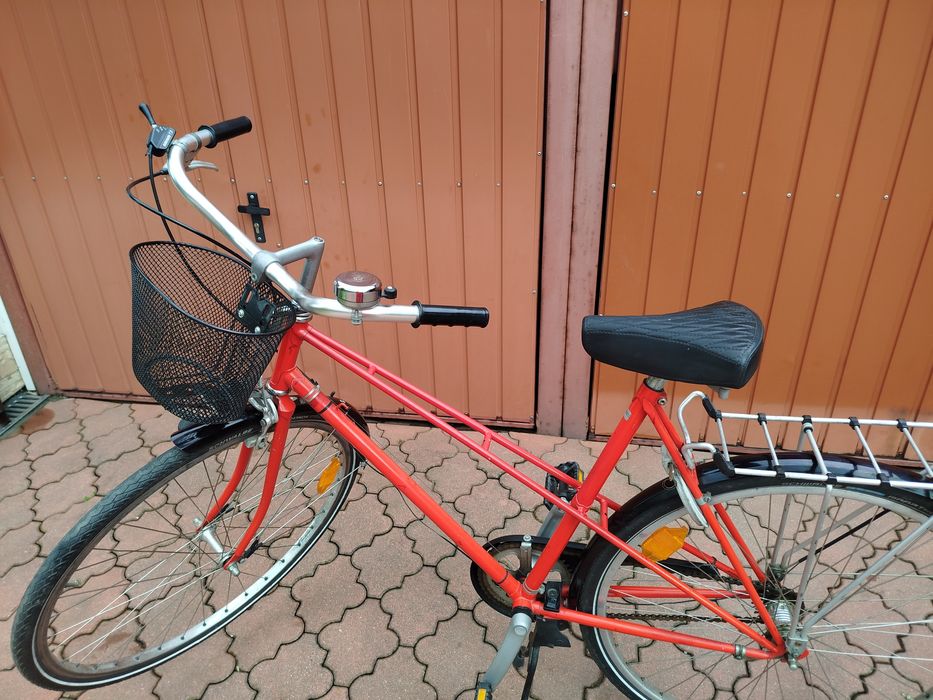 Rower czerwony w dobrym stanie