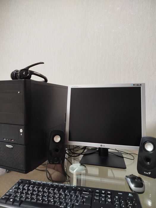Комп'ютер для навчання і роботи. Комплект з монітором.