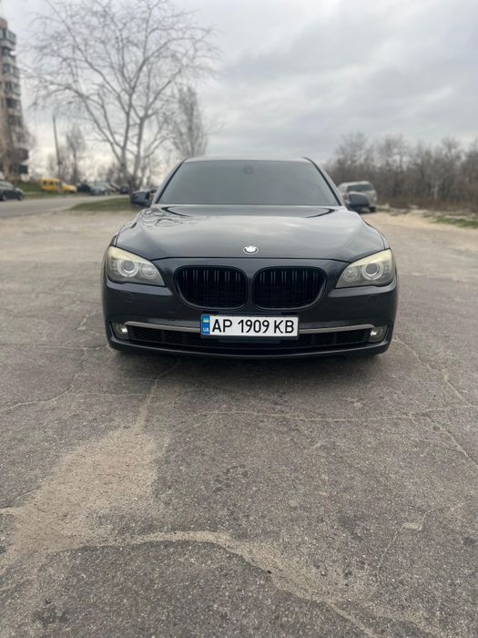 BMW 740 3.0 бензин