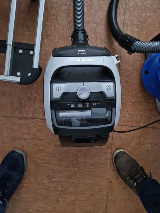 Продам пилососи б/в