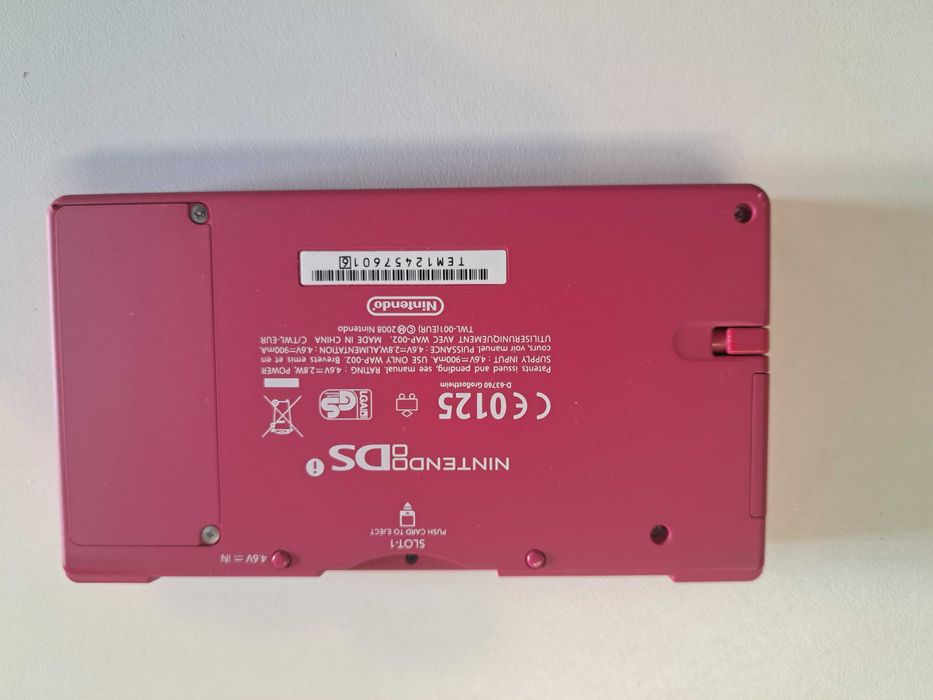 Consola Nintendo DSi (cor de rosa) com 6 jogos e acessórios