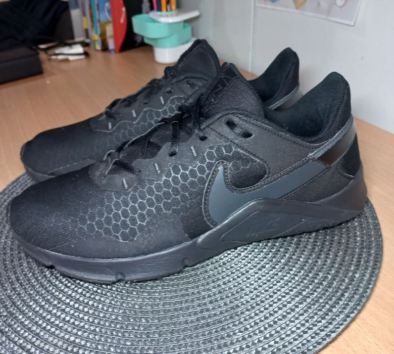 Кроссовки Nike Legend Essential 2