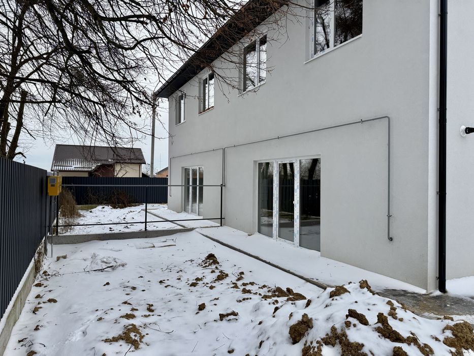 Продам дуплекс з гаражем