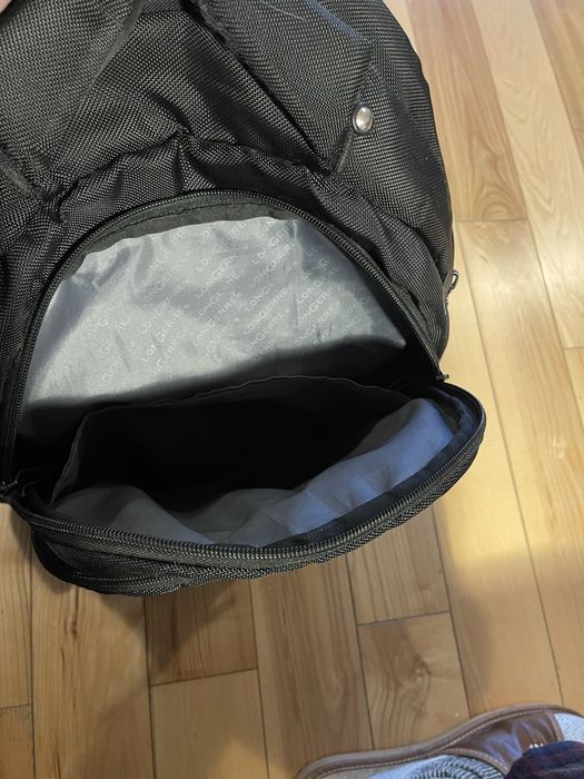 Czarny plecak miejski na 27 litrow