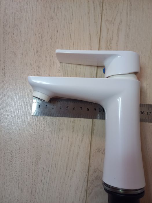 Набор смесителей для ванны кухни и умывальника белого цвета/змішувачі