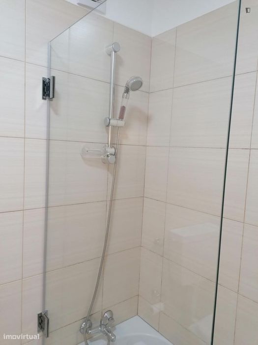 Quarto - localizado em Cedofeita Porto