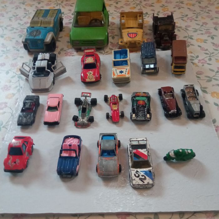 Lote de  carrinhos com alguns anos