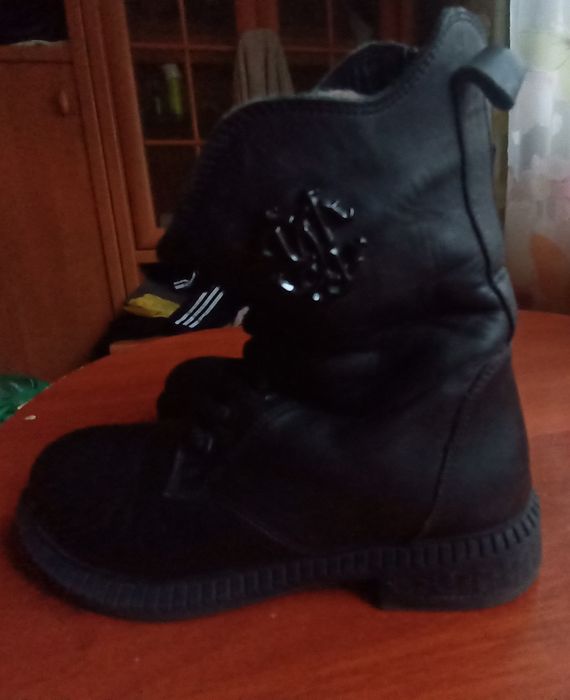 Продам зимові чобітки