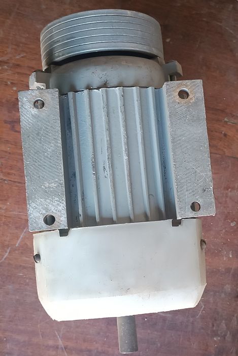 4ААМ63А4У3 250 вт трьхфазний