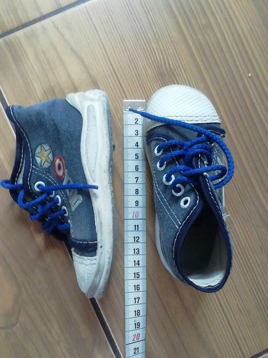 Buty 22 trampki.