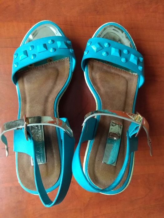 Sandały na koturnie  roz.36