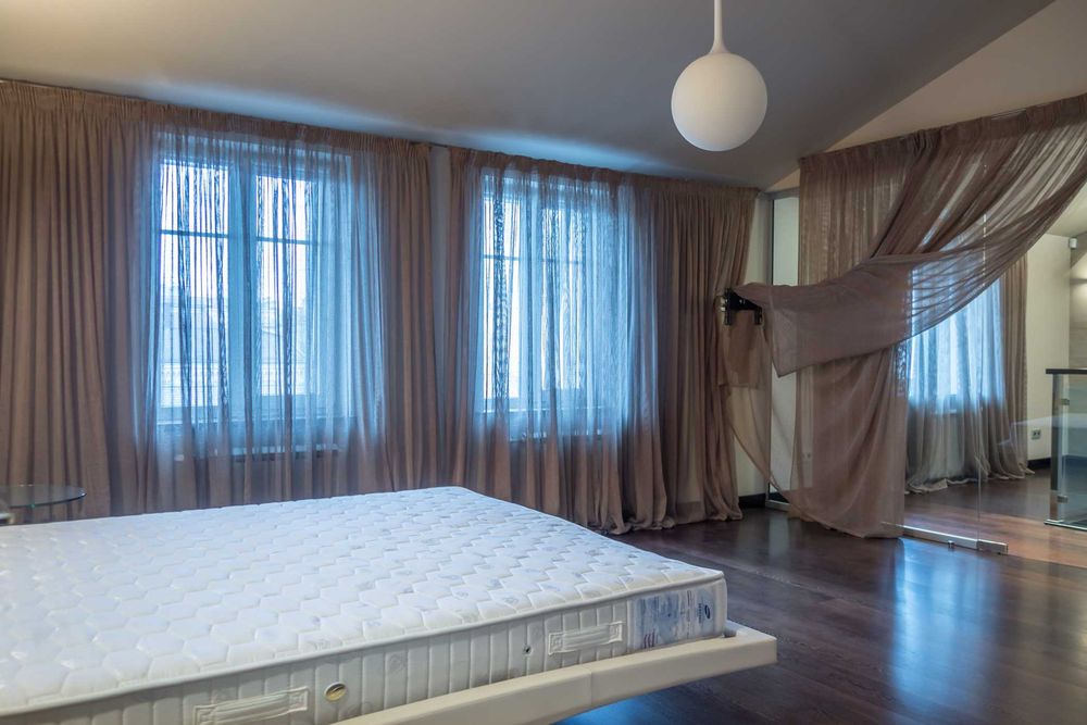 Оренда, вул. Івана Франка, 22-24, 3 кімнати, 180 м², Золоті Ворота