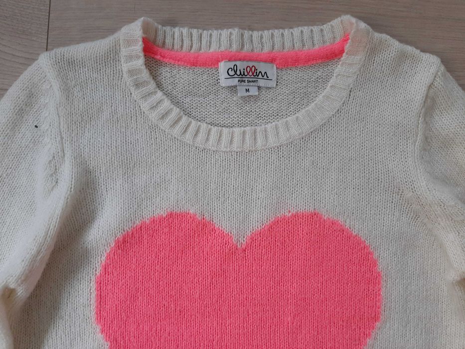 CHILLIN Sweterek Écru z Różowym Sercem. Rozmiar M.