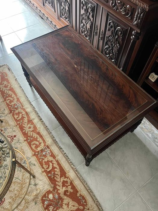 Mesa centro em Mogno