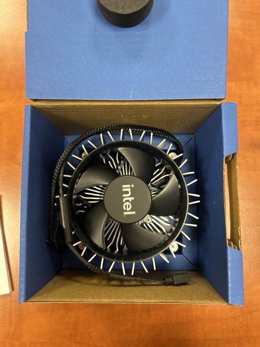 Intel i9 cooler NOWY