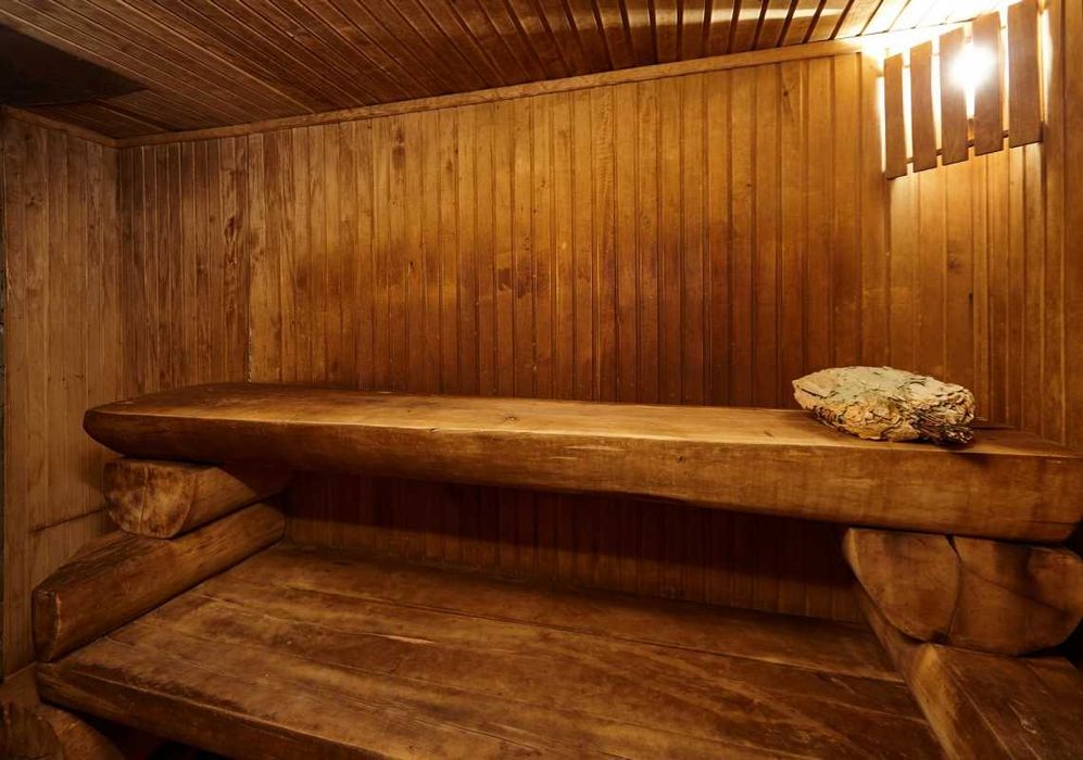 Дом 300 кв. Открытый бассейн с подогревом, сауна, джакузи, бильярд.