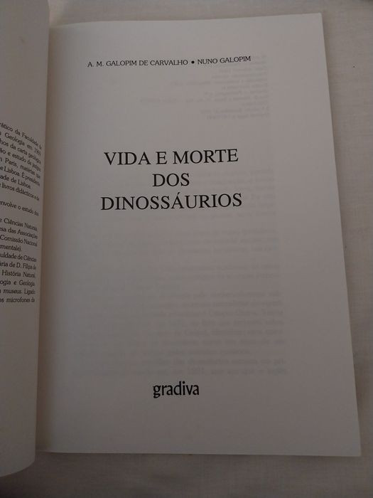 Vida e Morte dos Dinossáurios – Gradiva