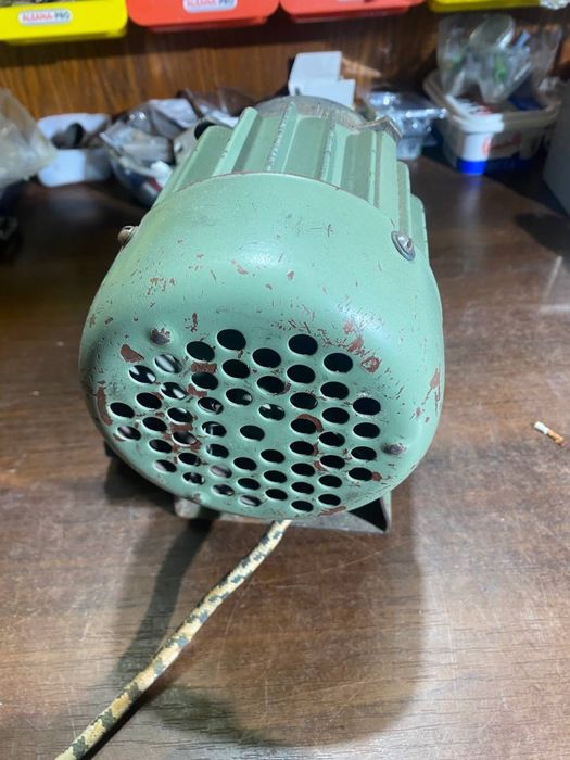 Мотор для промисловоі швейноі машини або оверлока