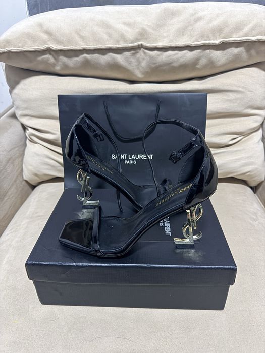 Salto YSL Yes Saint Laurent Paris