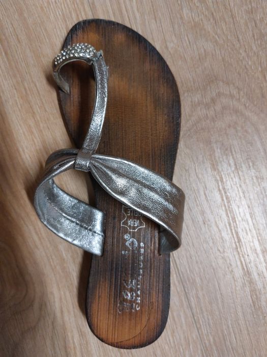 Klapki urocze ozdobne skóra 37