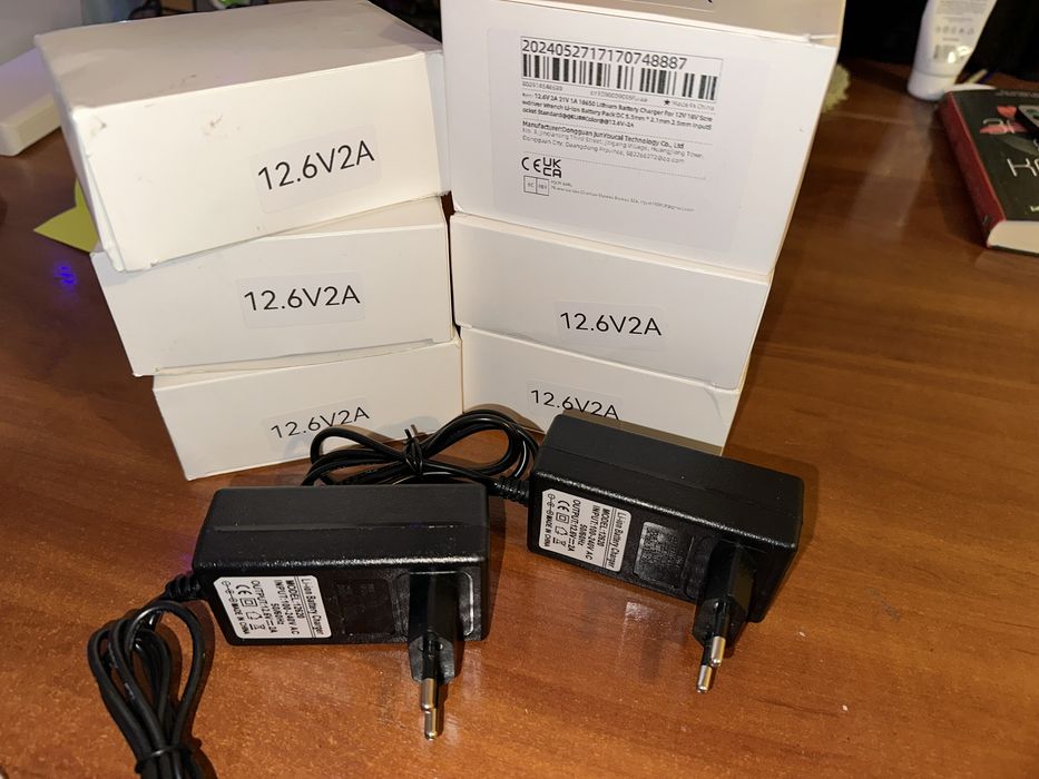 Зарядний  пристрій / адаптер 12.6V  2A  Li-ion