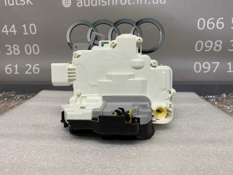 Замок дверей передній лівий Audi A6 C6 4F0837015 двери ЦЗ водійський