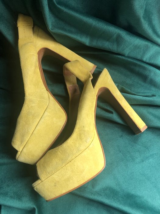 Zara szpilki zamszowe żółte na platformie, roz.38
