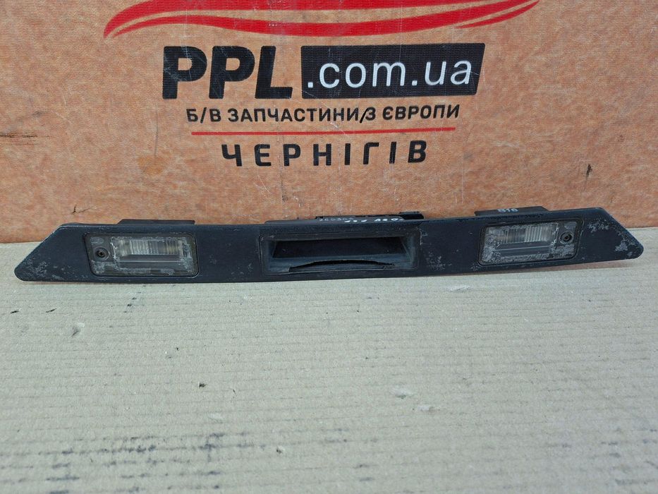Audi A3 8P 03-12 Подсветка номера номерного знака накладка 8P4827574