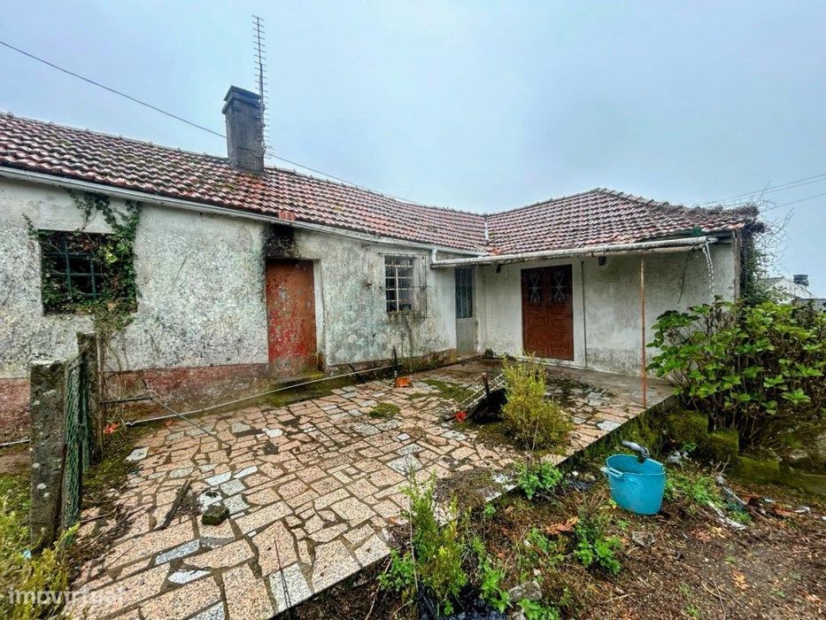 Casa para restauro em Insalde