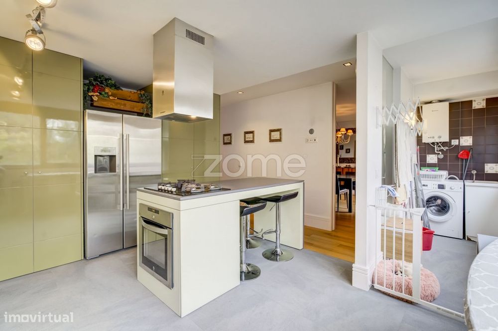 Apartamento T3 todo renovado c/garagem na Av. de Londres em Guimarães