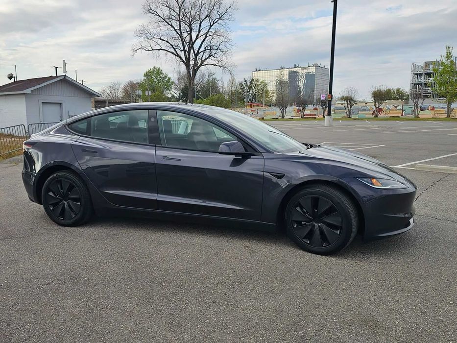Tesla Model 3 Long Range      2025