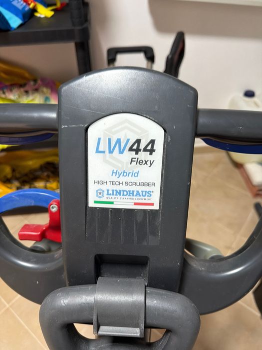 Autolavadora Profissional Lindhaus LW44 Flexy Hybrid (Apenas Recolha em Mãos)
