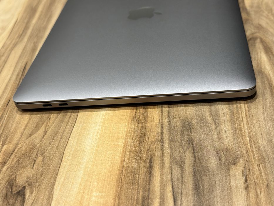 Macbook pro 13  2018   i5 8/256