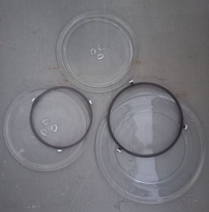 Pratos de microondas pequeno e grande