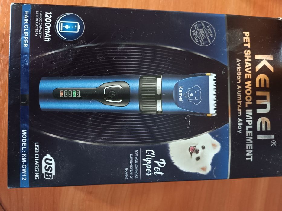 Аккумуляторная машинка для стрижки животных.