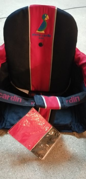 Cadeira de refeição para mesa  Pierre Cardin nova