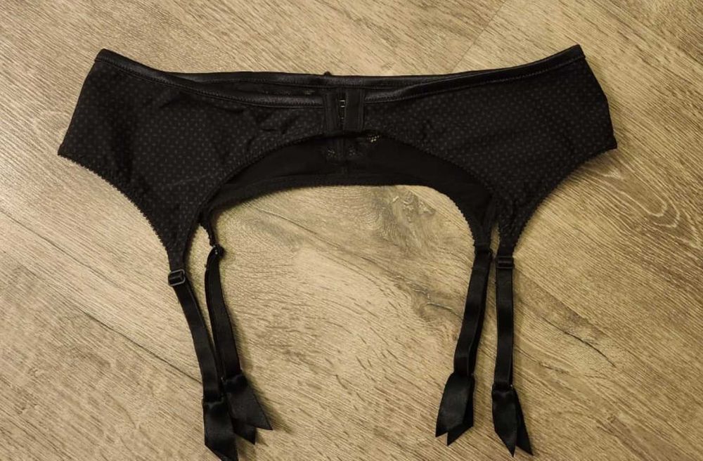 Triumph NOWY klasyczny pas do pończoch, rozmiar S