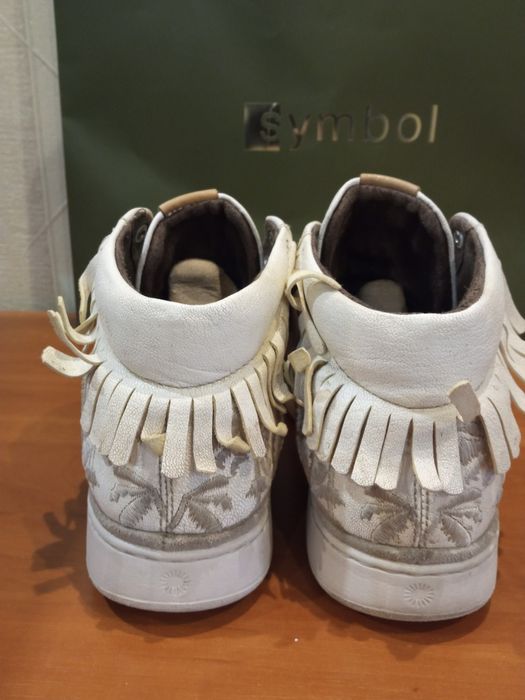 Продам мужские лёгкие кожаные кроссовки сникерсы UGG . Оригинал