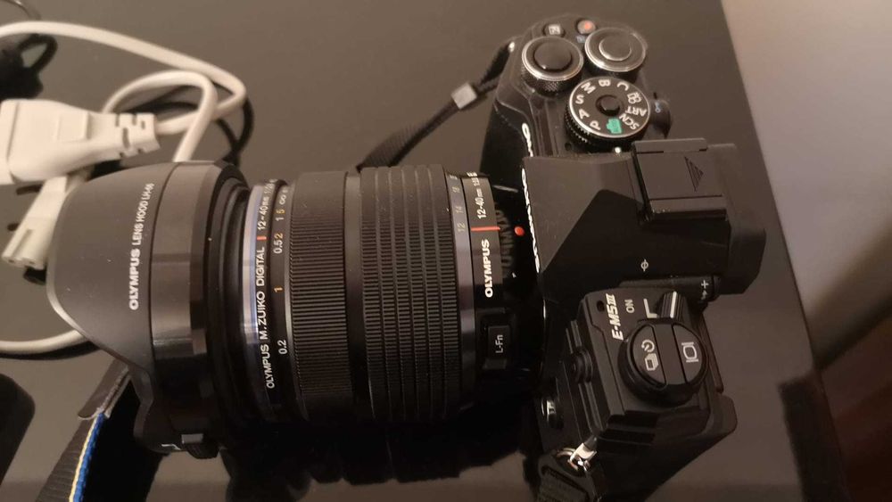 Olympus M5 Mark III, com Objectiva 12x40 F2/8 como nova