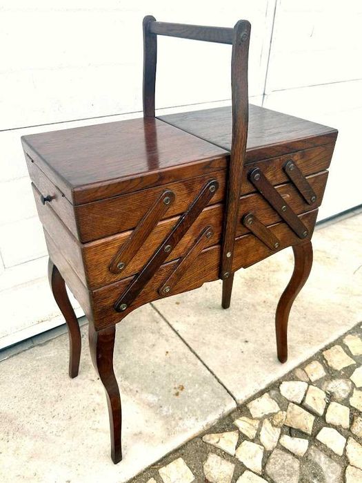 Mesa de costura vintage + 50comp x 25prof x 60alt.x 72alt.