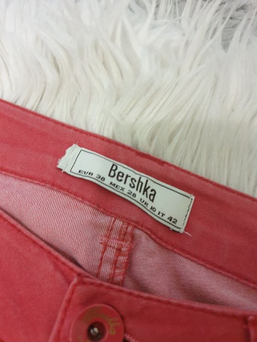 Spodnie malinowe Bershka